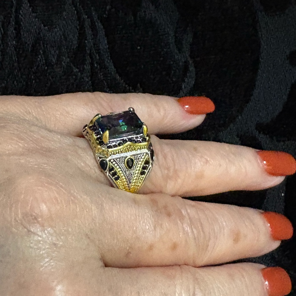 FASCINATING MULTI COLOR RING - Picture 15 of 16